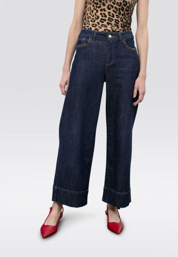 Клешеные джинсы