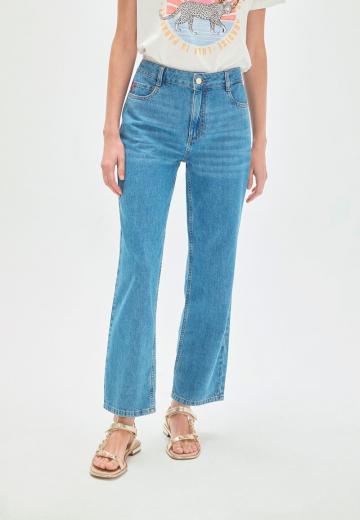 Прямые джинсы