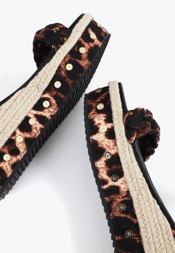 Босоножки на танкетке