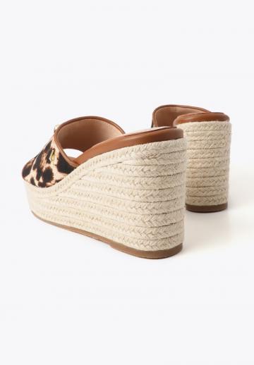 Босоножки на каблуке