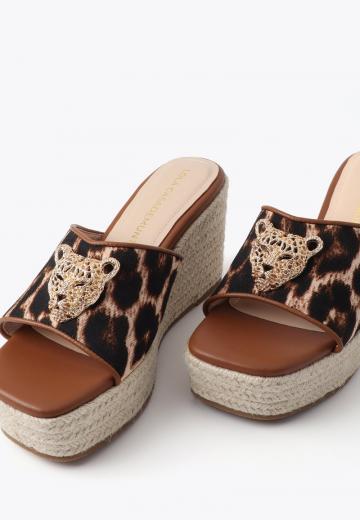 Босоножки на каблуке