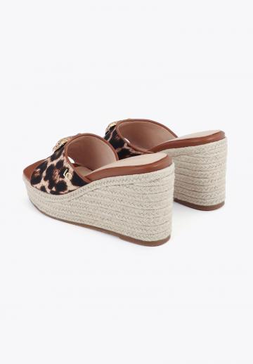 Босоножки на каблуке