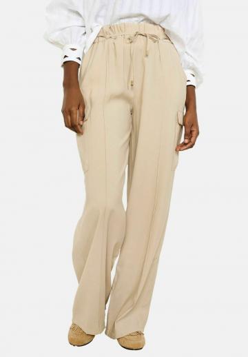 Брюки с накладными карманами