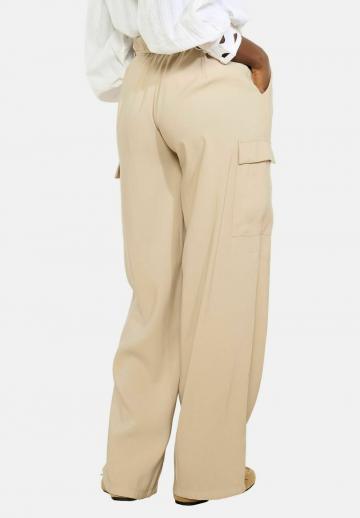 Брюки с накладными карманами