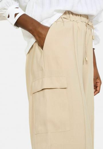 Брюки с накладными карманами