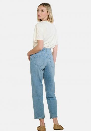 Короткие джинсы