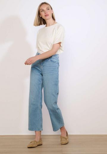 Короткие джинсы