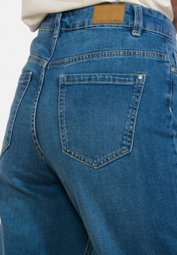 Прямые джинсы