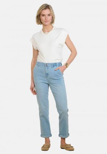 Короткие джинсы