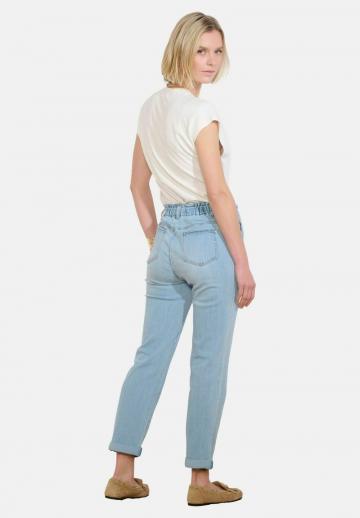 Короткие джинсы