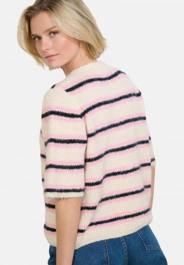 Вязаный жилет