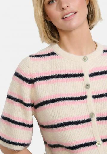 Вязаный жилет