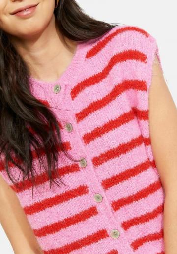 Вязаный жилет