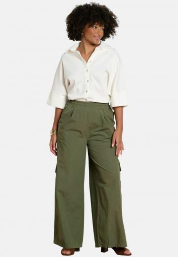 Брюки с накладными карманами