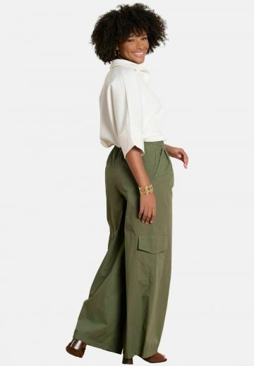 Брюки с накладными карманами