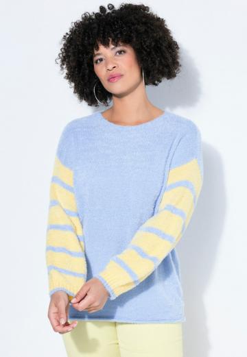 Пуловер в полоску