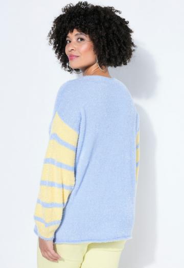 Пуловер в полоску