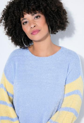 Пуловер в полоску