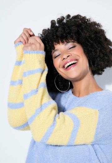 Пуловер в полоску