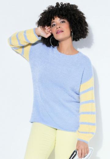 Пуловер в полоску