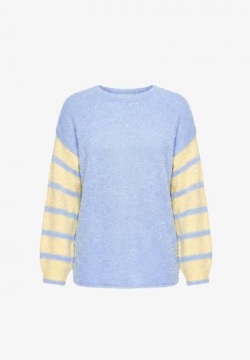 Пуловер в полоску