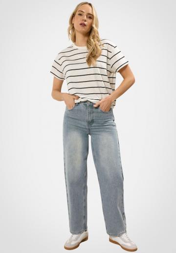 Прямые джинсы