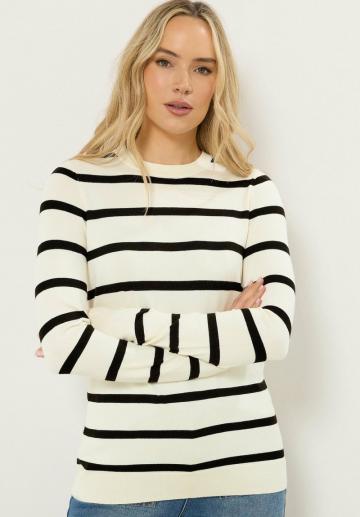 Пуловер в полоску