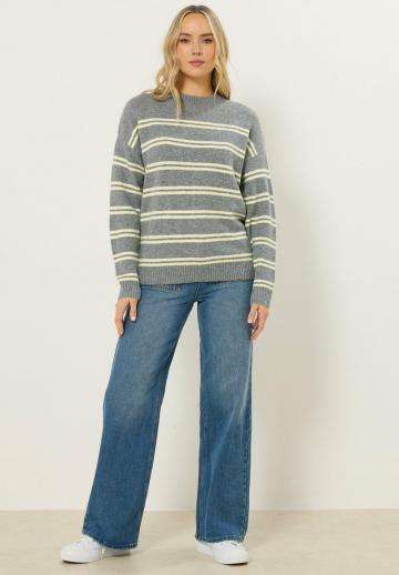 Пуловер в полоску
