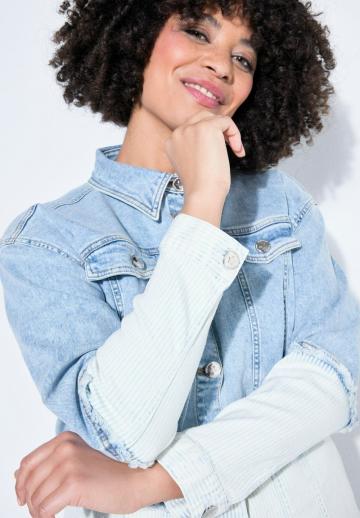 Джинсовая куртка