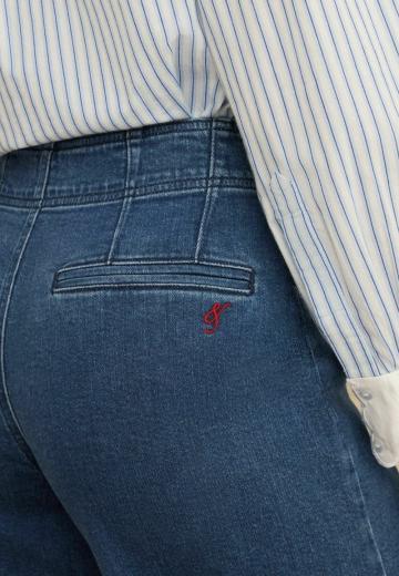 Короткие джинсы