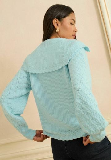 Пуловер с вырезом V