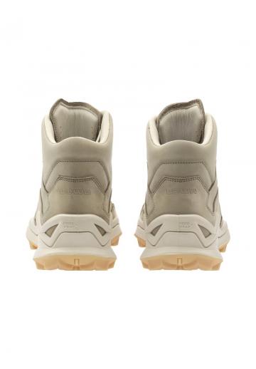 Походные ботинки