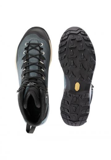 Походные ботинки