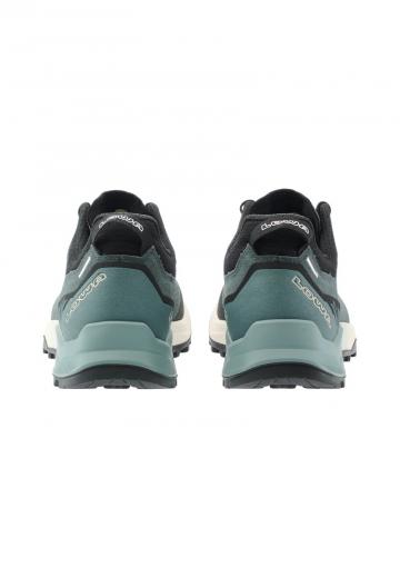 Походные кроссовки