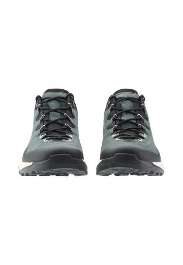 Походные кроссовки