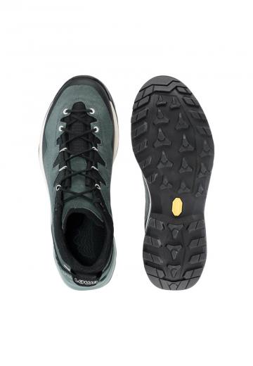 Походные кроссовки