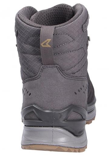 Походные ботинки