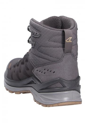 Походные ботинки