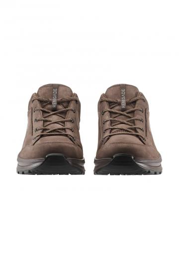 Походные кроссовки