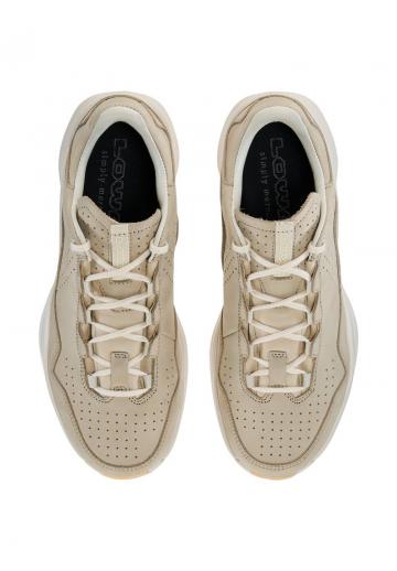 Походные кроссовки