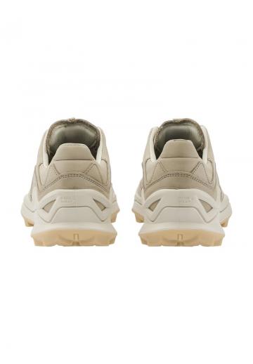 Походные кроссовки