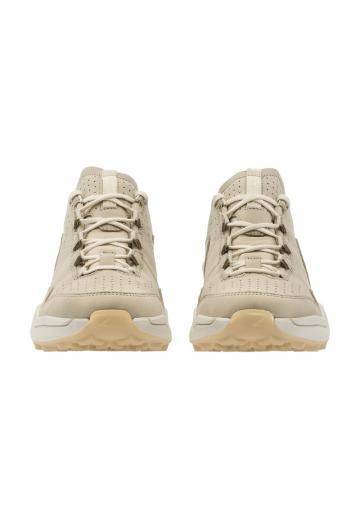 Походные кроссовки