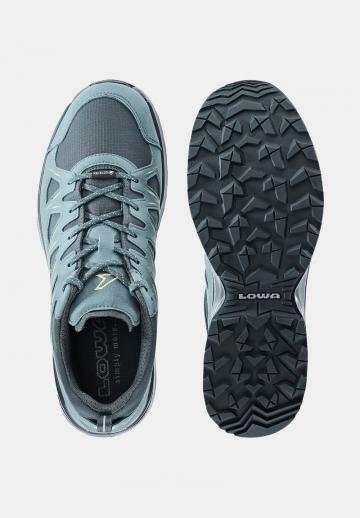 Походные кроссовки