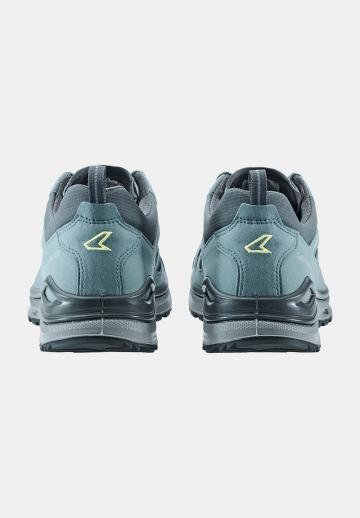 Походные кроссовки