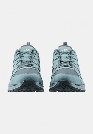 Походные кроссовки