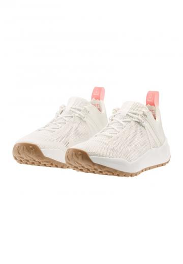 Походные кроссовки