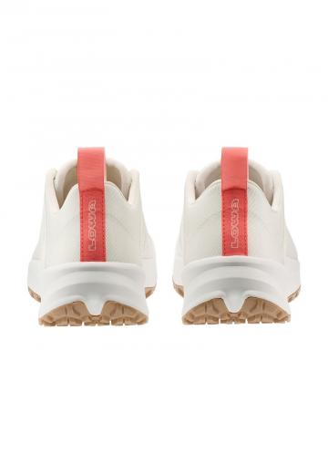 Походные кроссовки