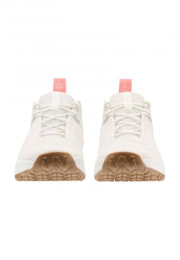 Походные кроссовки