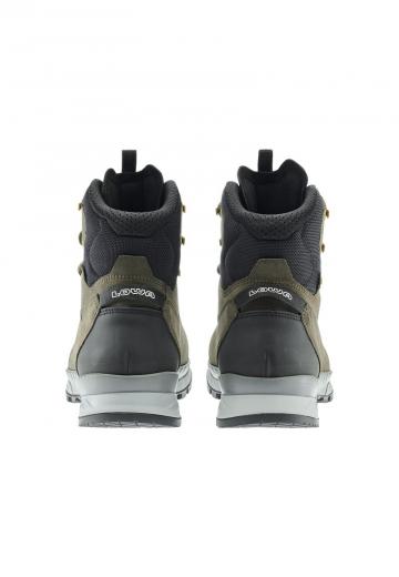 Походные кроссовки