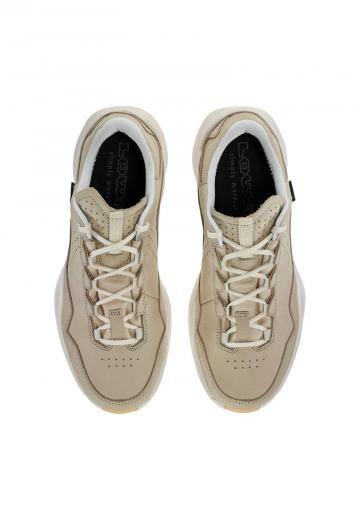 Походные кроссовки